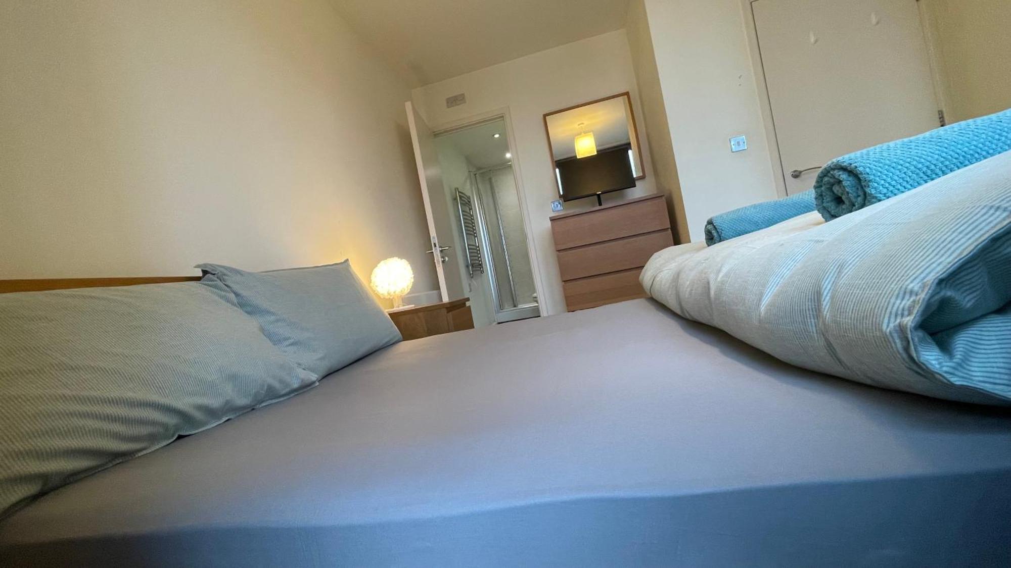 Stratford 2 Bedroom With 2 Bathrooms & Great Links Appartamento