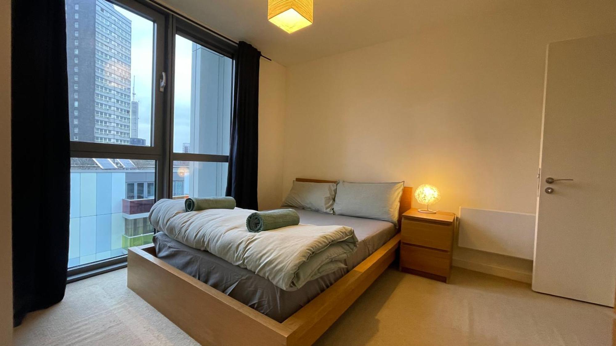 Stratford 2 Bedroom With 2 Bathrooms & Great Links Appartamento Londra