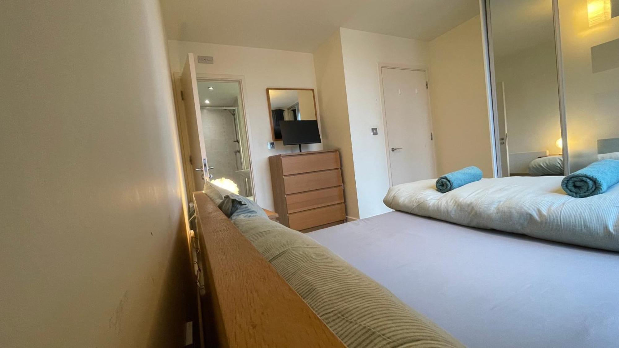 Stratford 2 Bedroom With 2 Bathrooms & Great Links * Londra